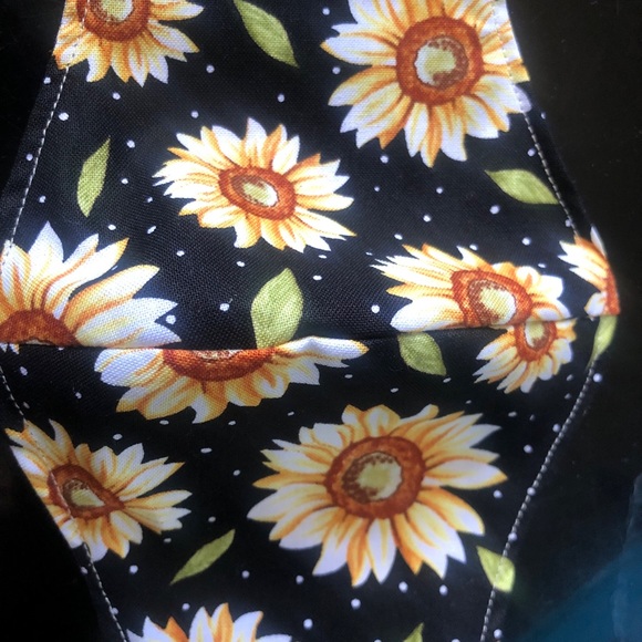 Sunflower facemask - Picture 3 of 5